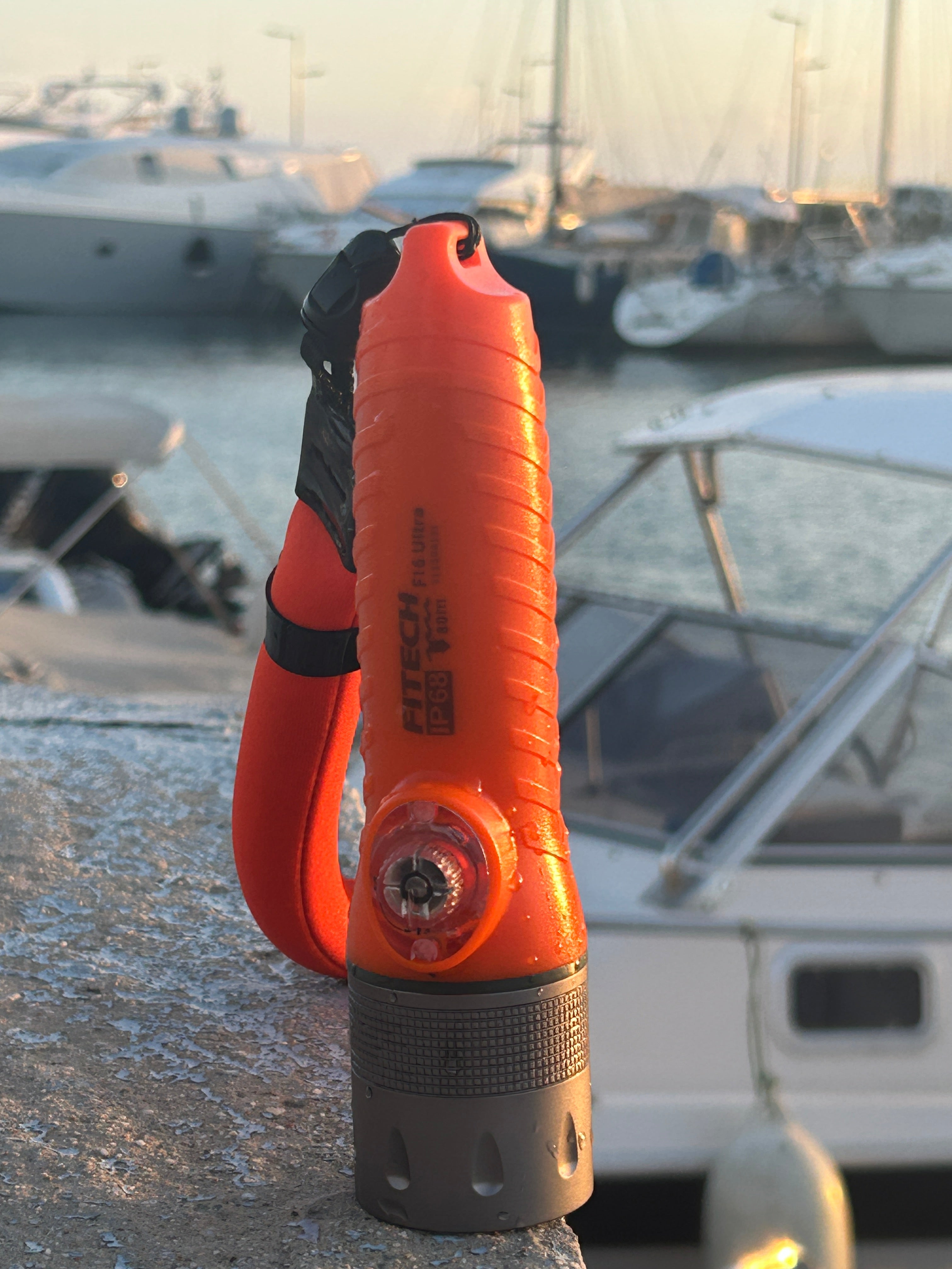 F16Ultra Dive 30M : Floats & Never Gets Lost