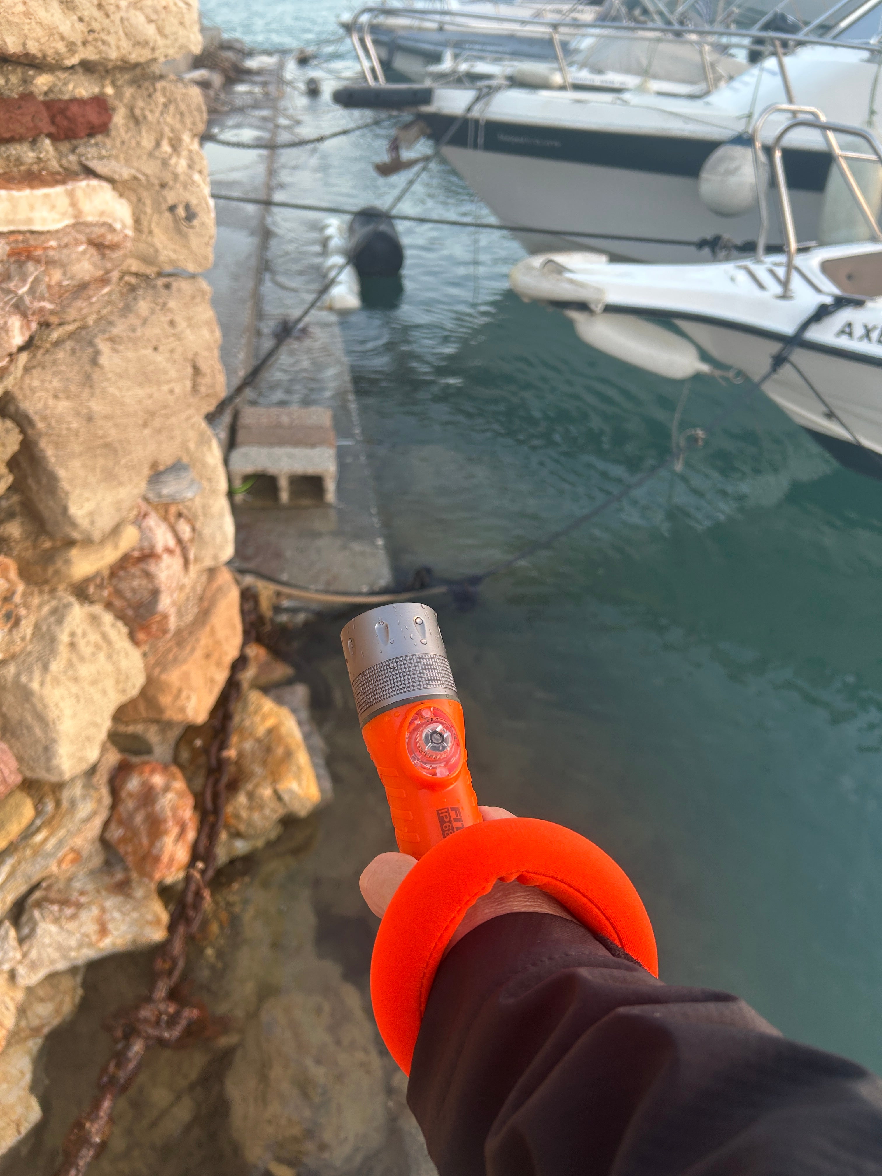 F16Ultra Dive 30M : Floats & Never Gets Lost